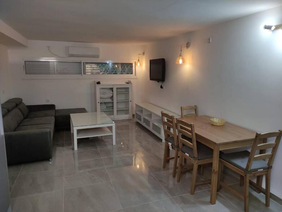 יחידת אירוח חדשה ומקסימה בכרמיאל Apartment Bagian luar foto