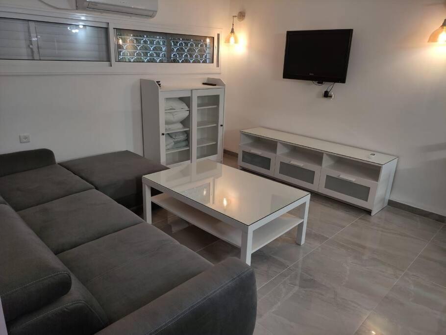 יחידת אירוח חדשה ומקסימה בכרמיאל Apartment Bagian luar foto